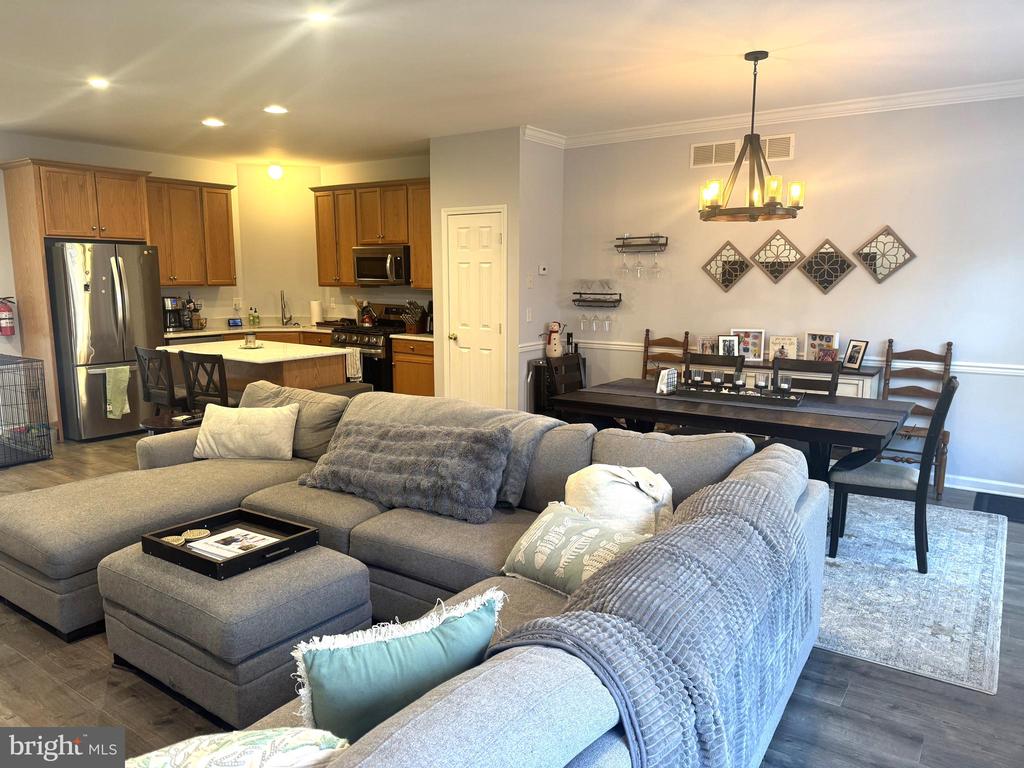 19 OCEAN BREEZE COURT
