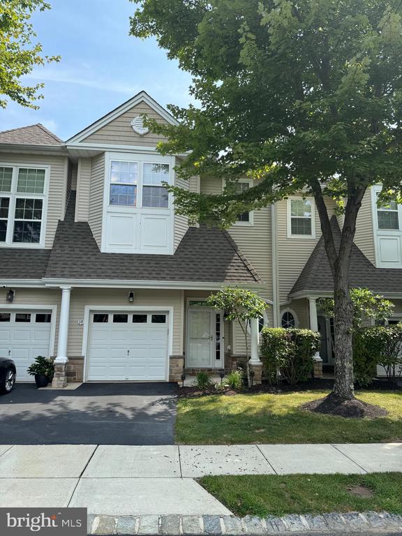 19 OCEAN BREEZE COURT