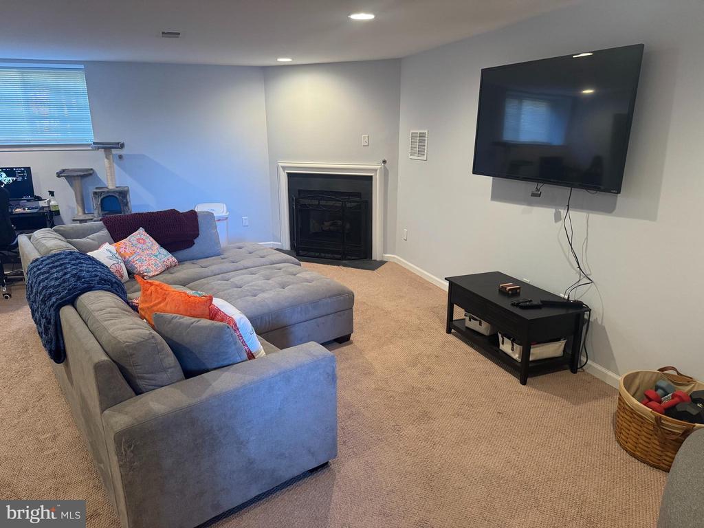19 OCEAN BREEZE COURT