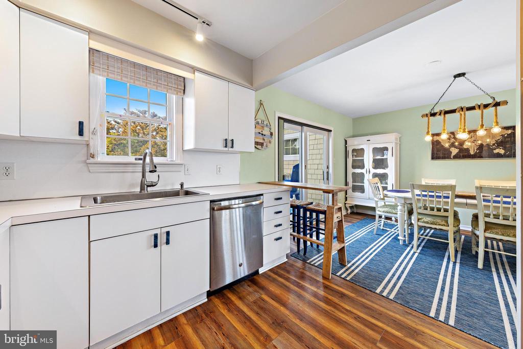 108 ROXIE AVENUE Unit: 2