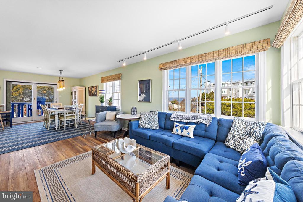 108 ROXIE AVENUE Unit: 2