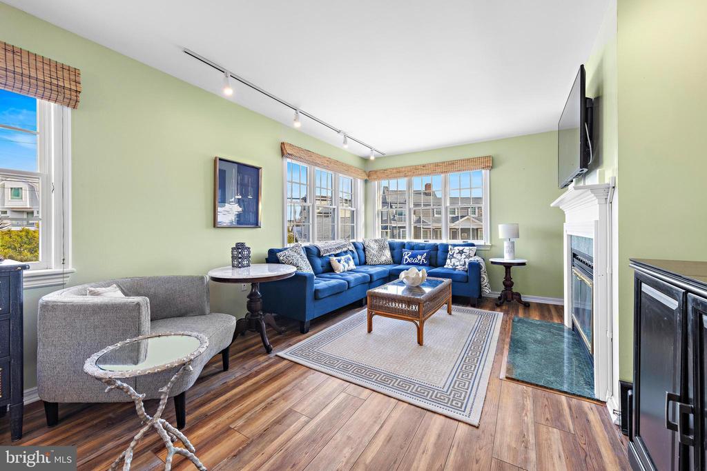 108 ROXIE AVENUE Unit: 2