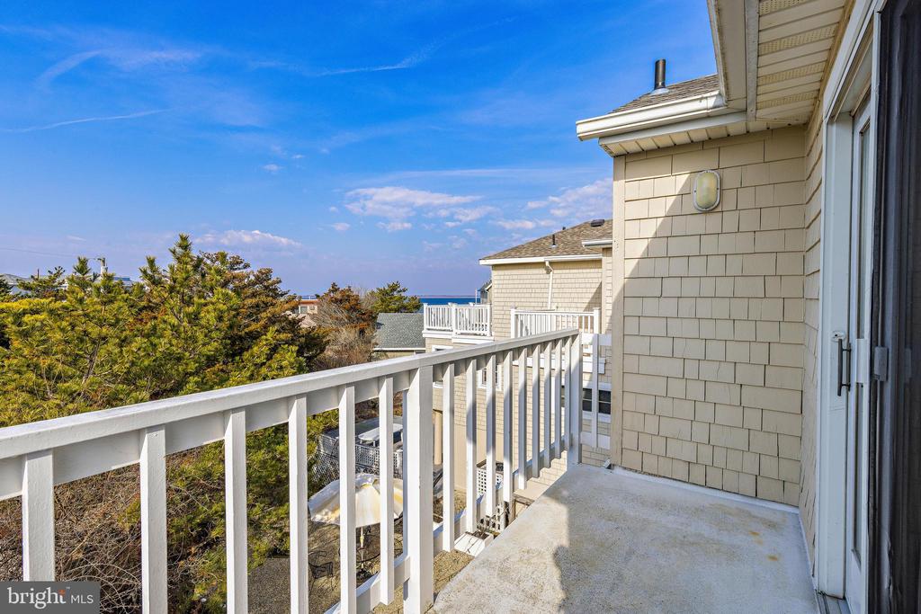 108 ROXIE AVENUE Unit: 2