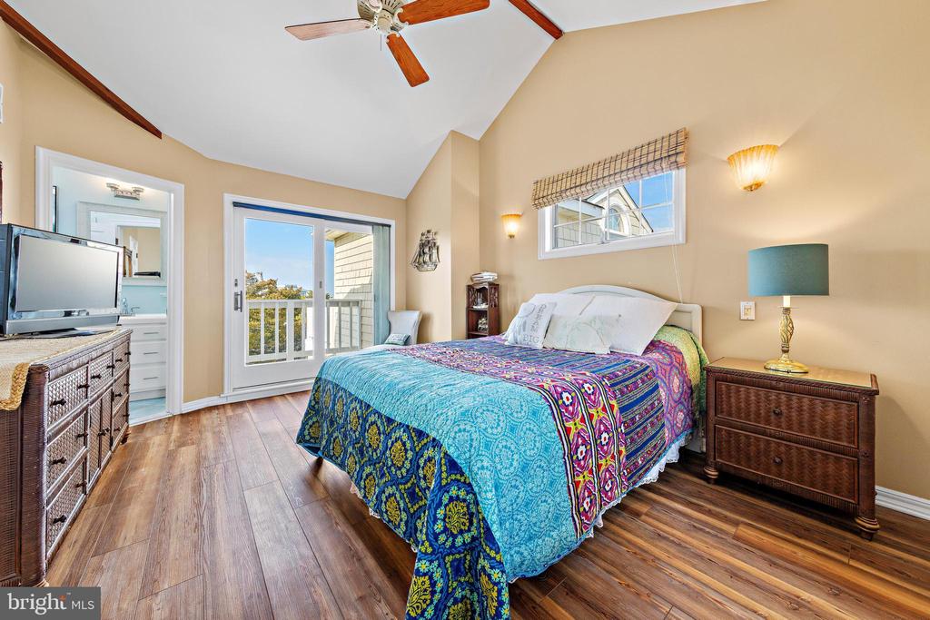 108 ROXIE AVENUE Unit: 2