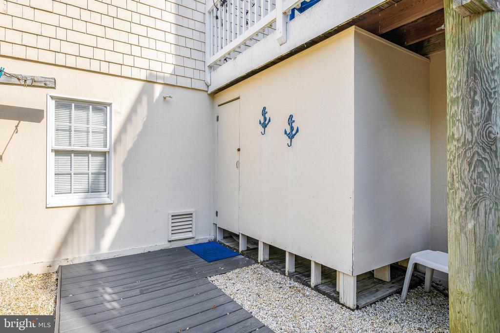 108 ROXIE AVENUE Unit: 2