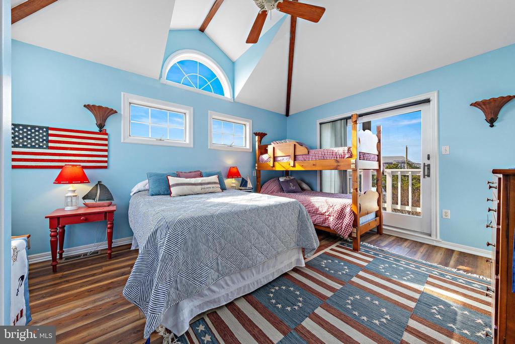 108 ROXIE AVENUE Unit: 2