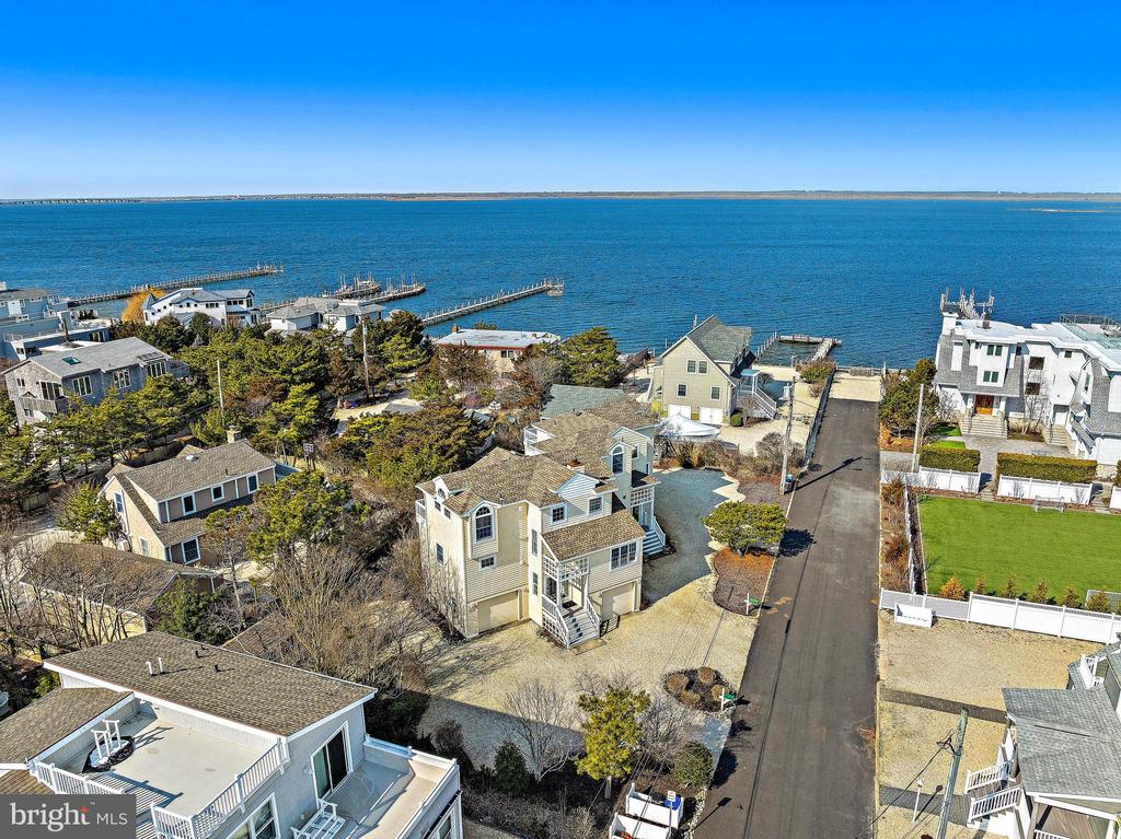 108 ROXIE AVENUE Unit: 2