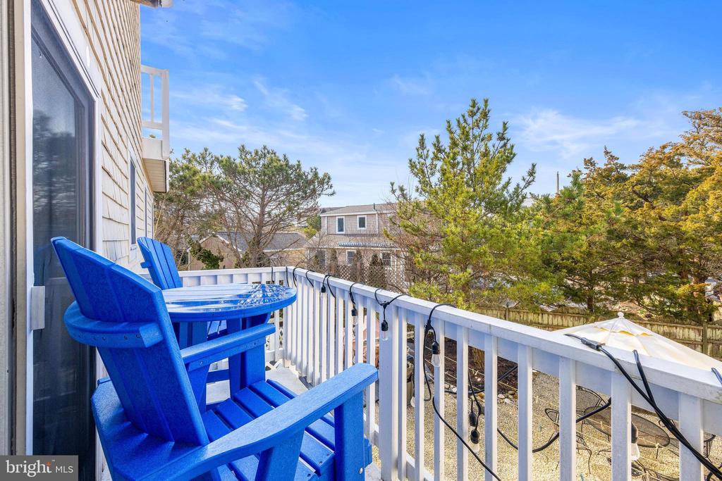 108 ROXIE AVENUE Unit: 2