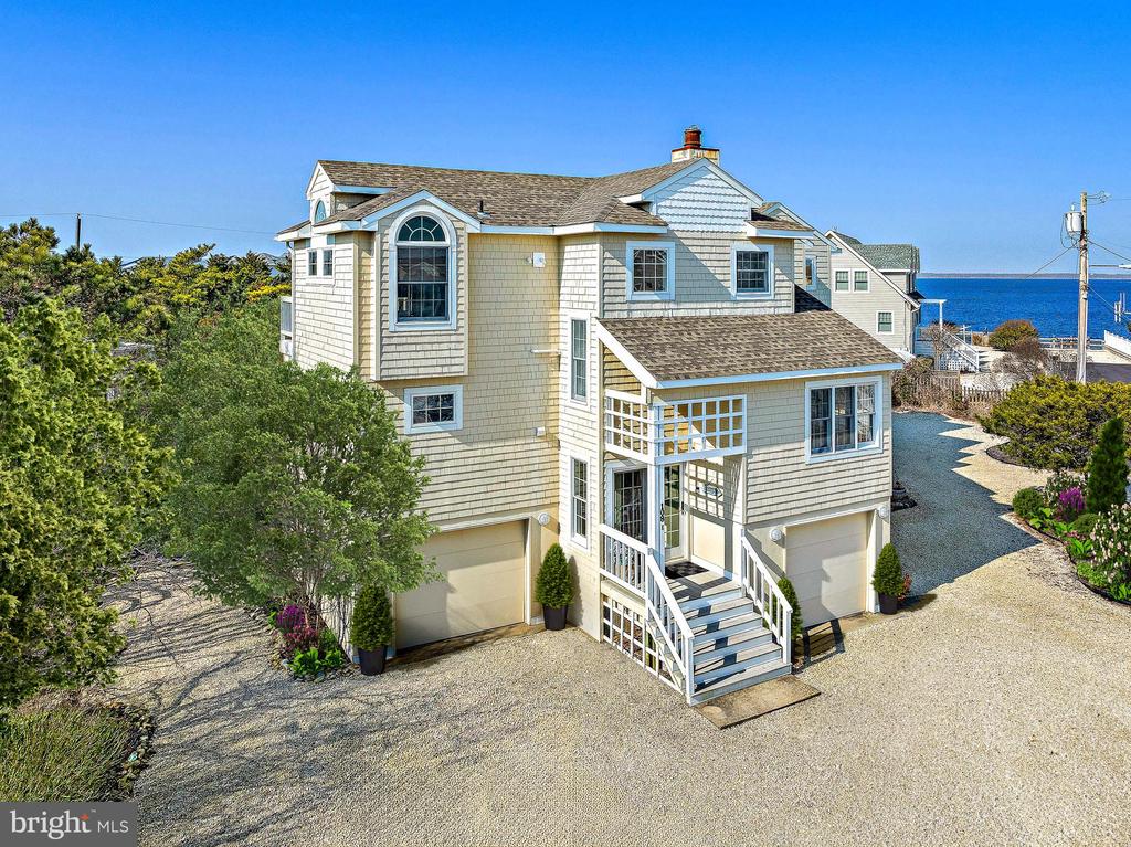108 ROXIE AVENUE Unit: 2