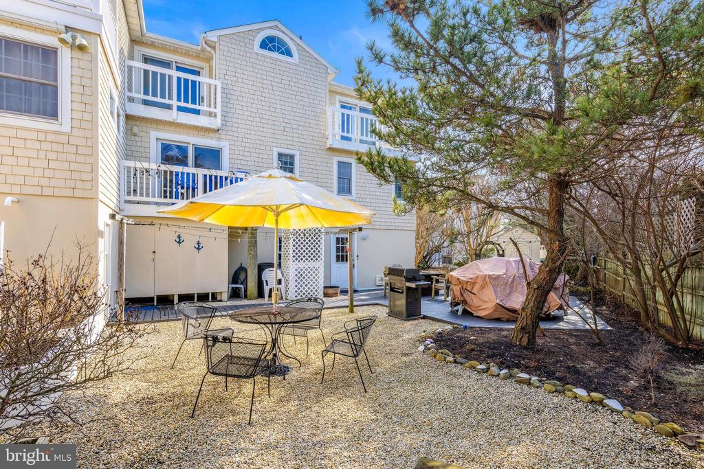 108 ROXIE AVENUE Unit: 2
