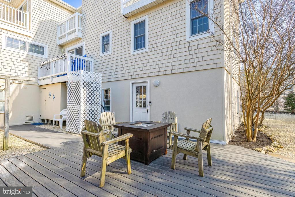 108 ROXIE AVENUE Unit: 2