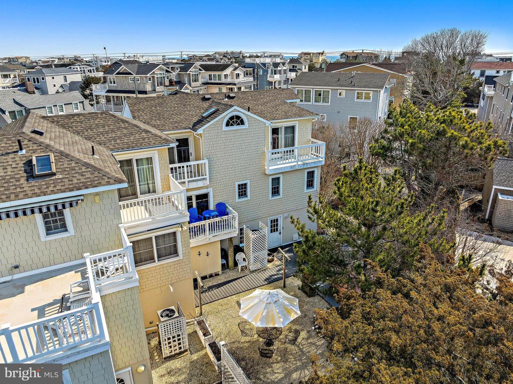 108 ROXIE AVENUE Unit: 2