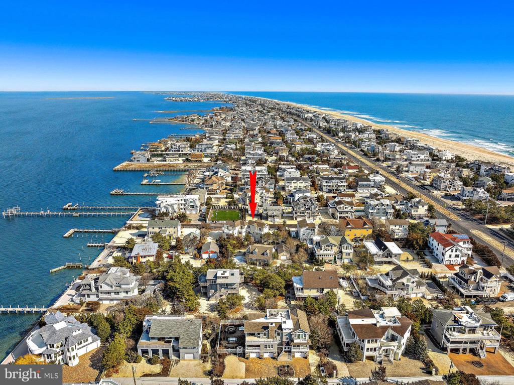 108 ROXIE AVENUE Unit: 2