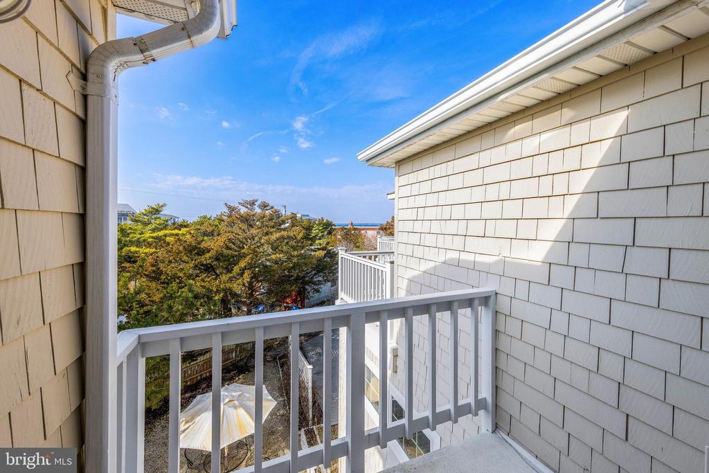 108 ROXIE AVENUE Unit: 2