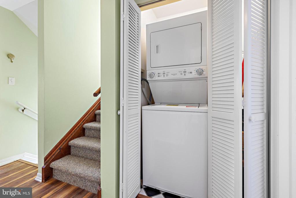 108 ROXIE AVENUE Unit: 2