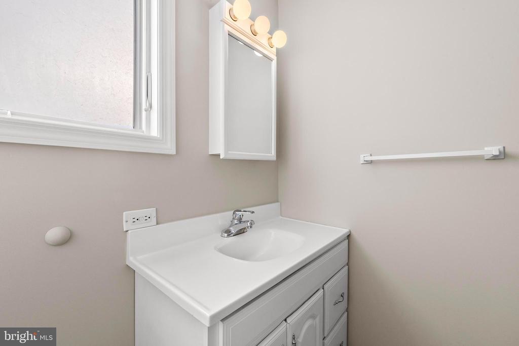 40 W PENNSYLVANIA AVENUE Unit: B