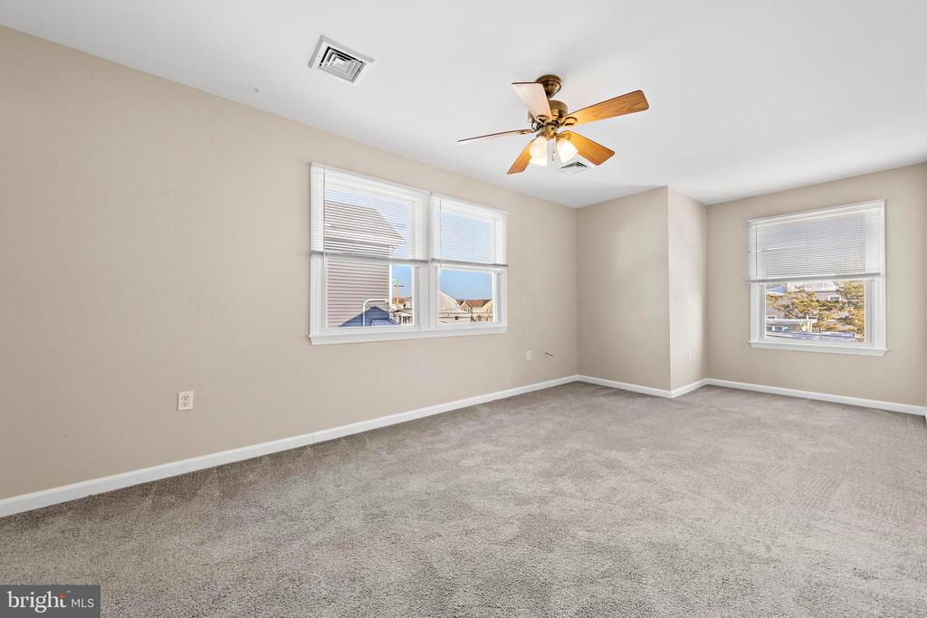 40 W PENNSYLVANIA AVENUE Unit: B