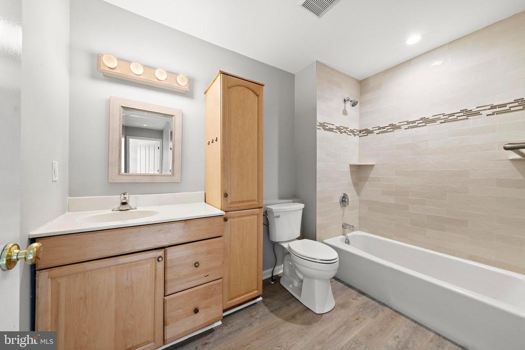 40 W PENNSYLVANIA AVENUE Unit: B