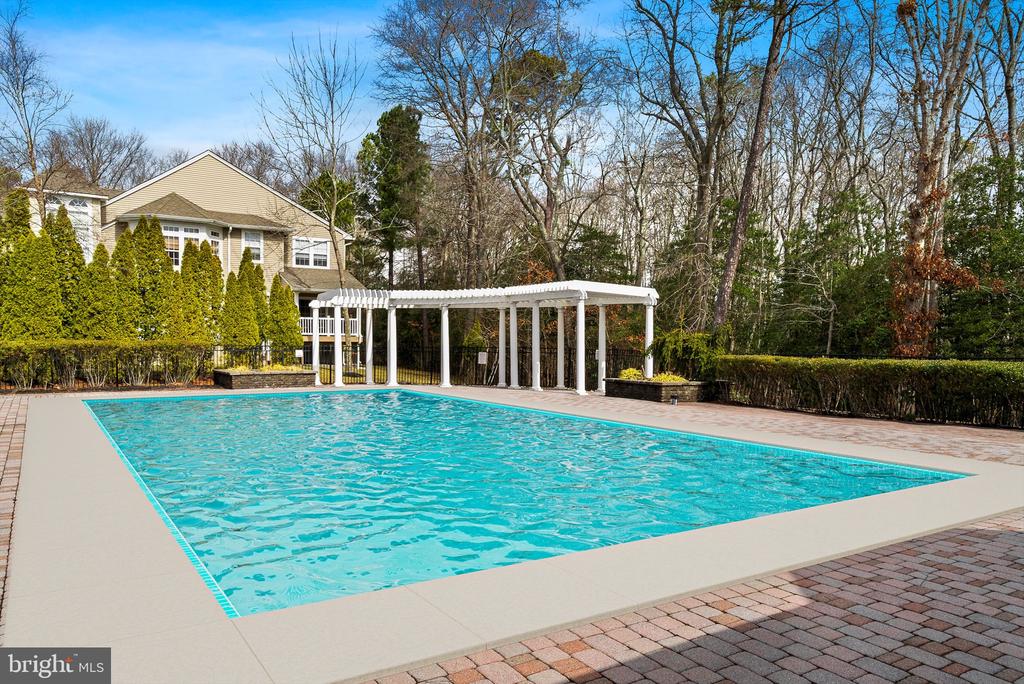 10 SEA BREEZE COURT
