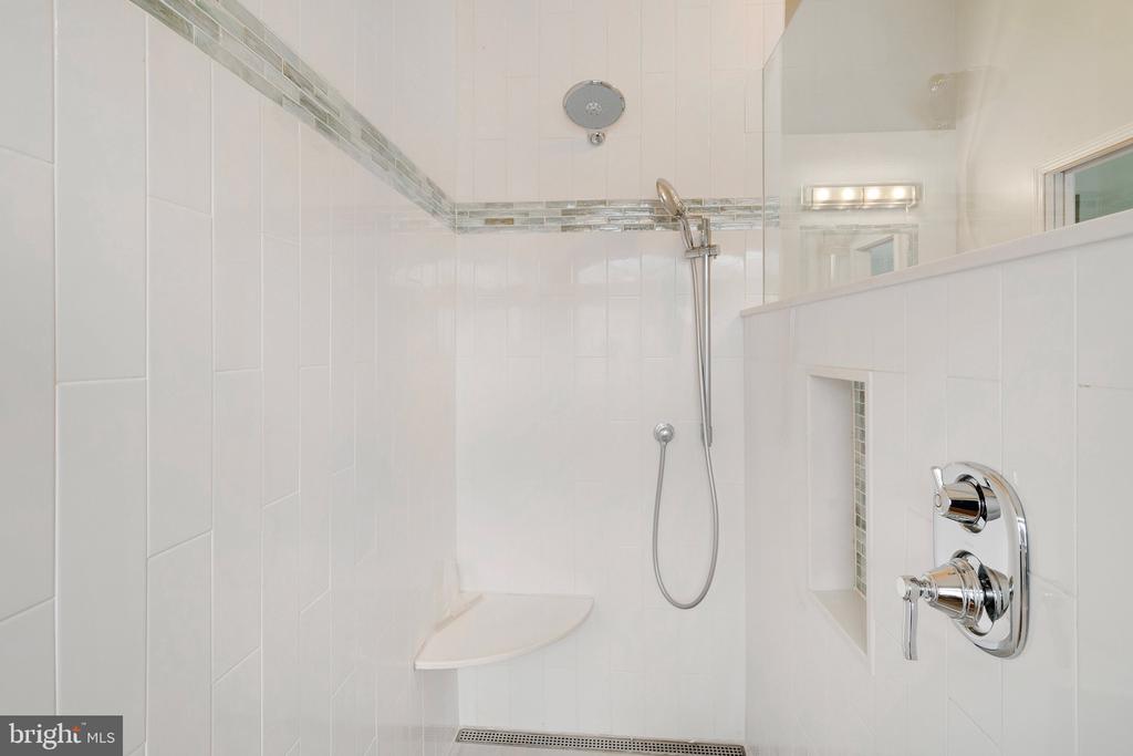 10 SEA BREEZE COURT