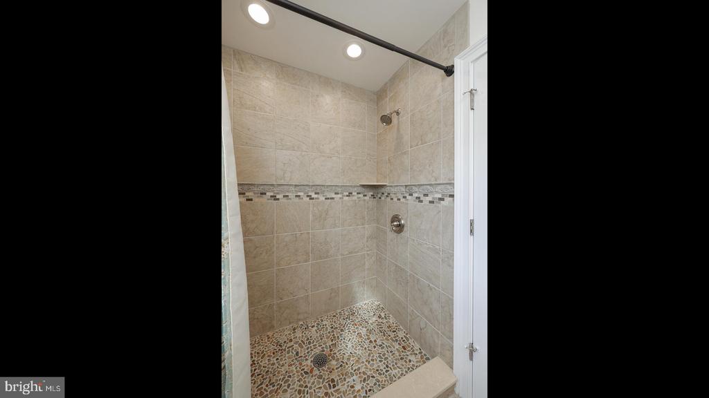 24 E 50TH