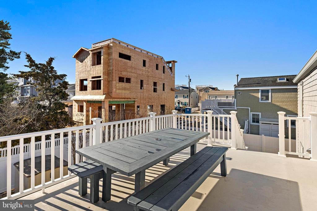 9405 BEACH AVENUE