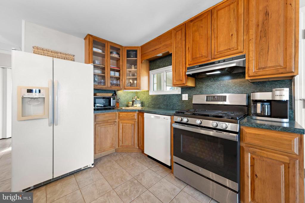 8 CRANBURY LAKE DRIVE