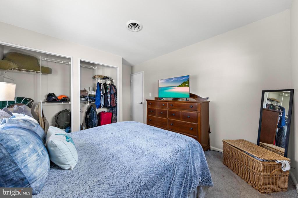 8 CRANBURY LAKE DRIVE