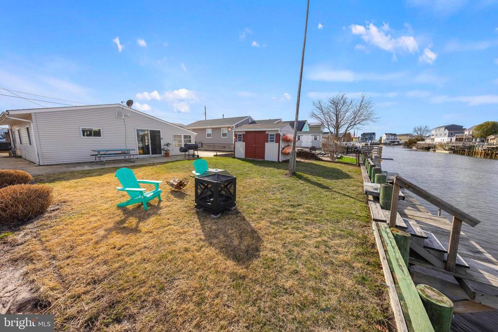 8 CRANBURY LAKE DRIVE