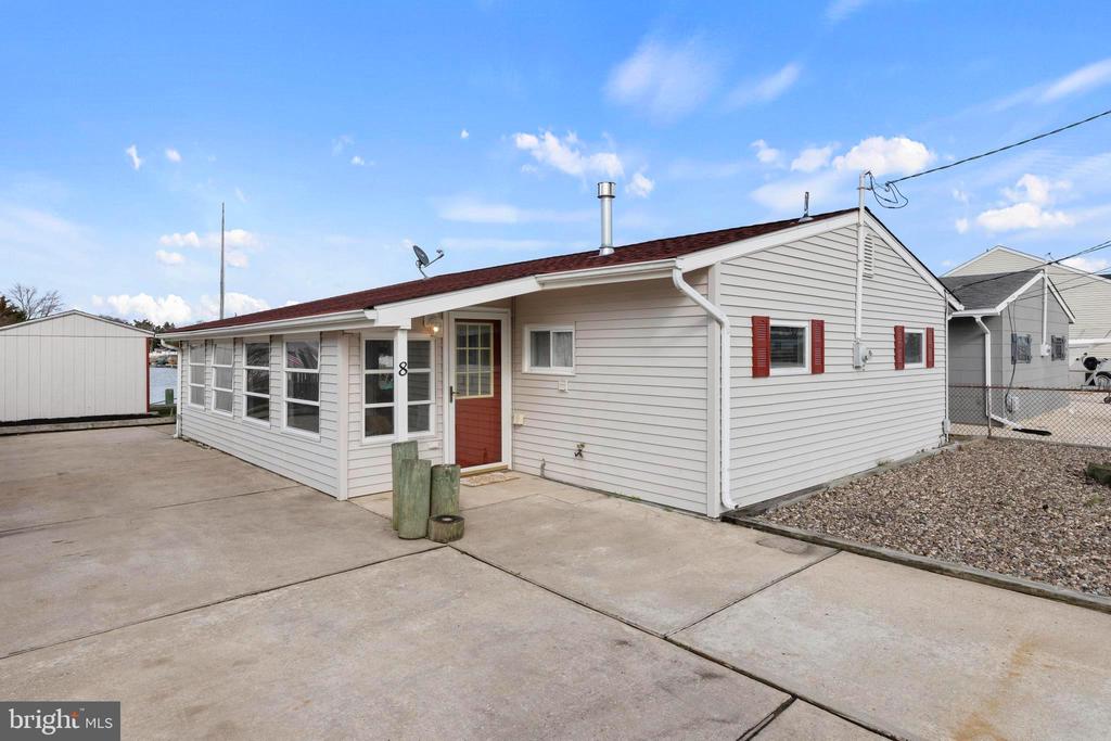 8 CRANBURY LAKE DRIVE