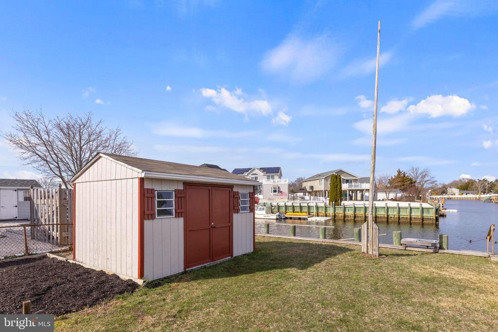 8 CRANBURY LAKE DRIVE