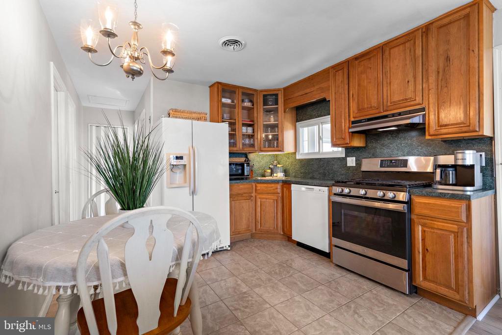 8 CRANBURY LAKE DRIVE