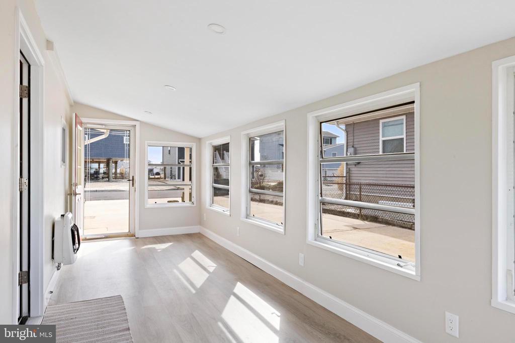 8 CRANBURY LAKE DRIVE