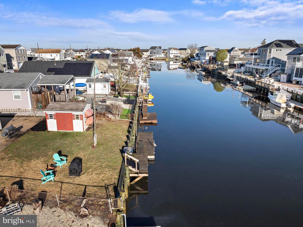 8 CRANBURY LAKE DRIVE