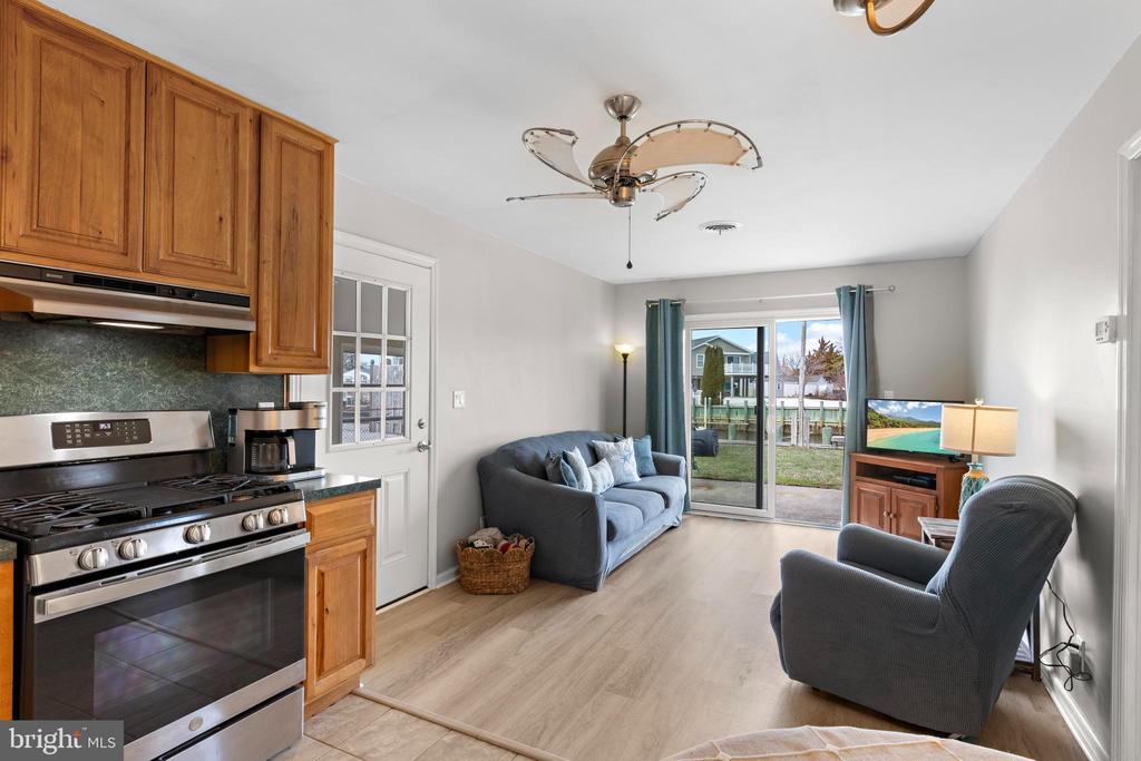 8 CRANBURY LAKE DRIVE