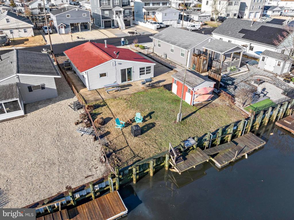 8 CRANBURY LAKE DRIVE