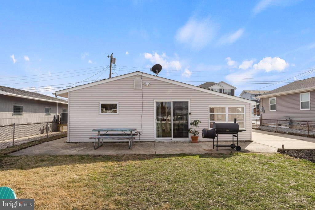 8 CRANBURY LAKE DRIVE