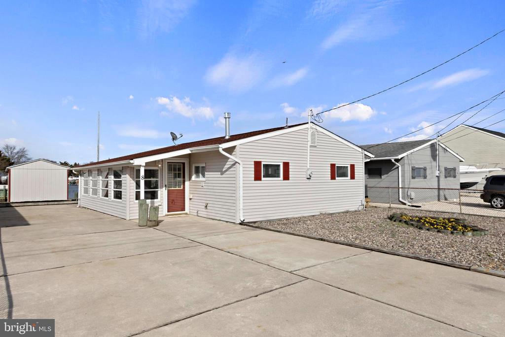 8 CRANBURY LAKE DRIVE