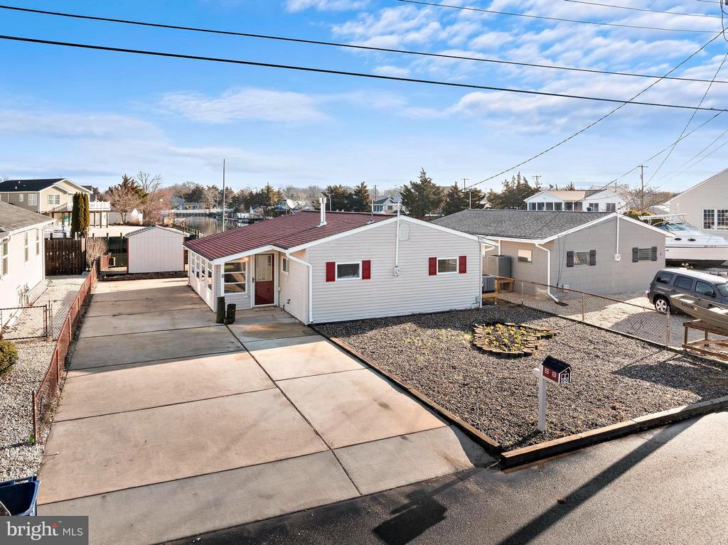 8 CRANBURY LAKE DRIVE