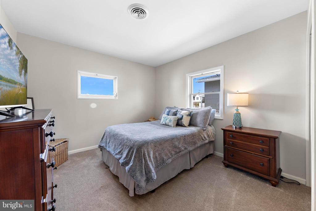 8 CRANBURY LAKE DRIVE