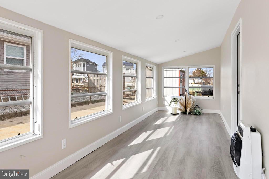8 CRANBURY LAKE DRIVE
