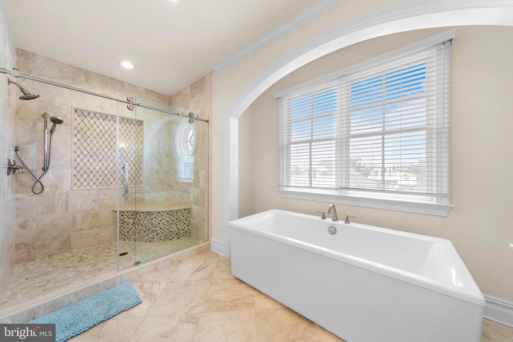107 E JEANETTE AVENUE