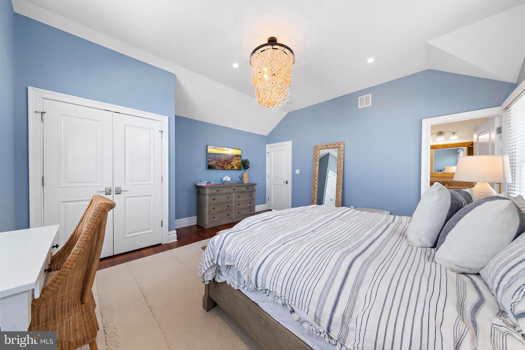 107 E JEANETTE AVENUE