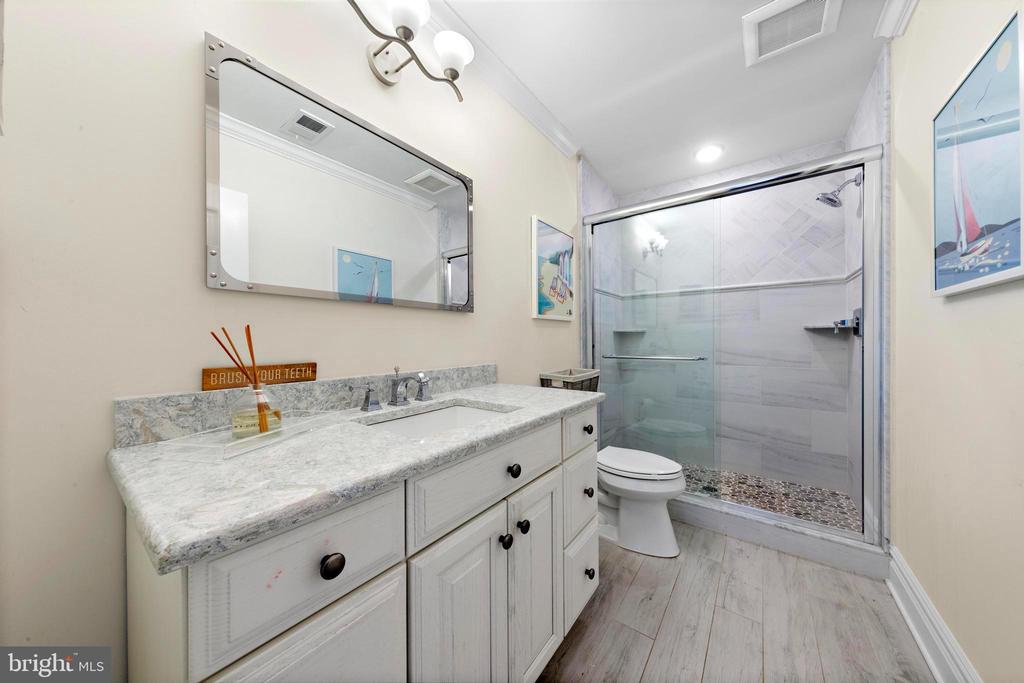 107 E JEANETTE AVENUE