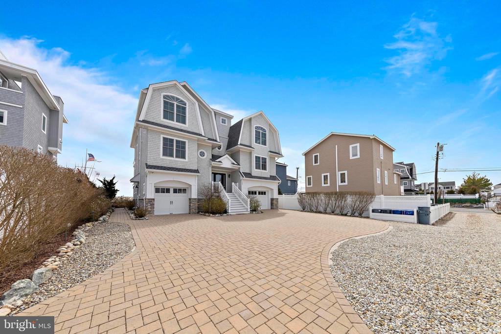 107 E JEANETTE AVENUE
