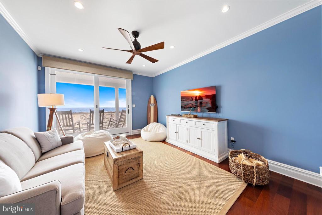 107 E JEANETTE AVENUE