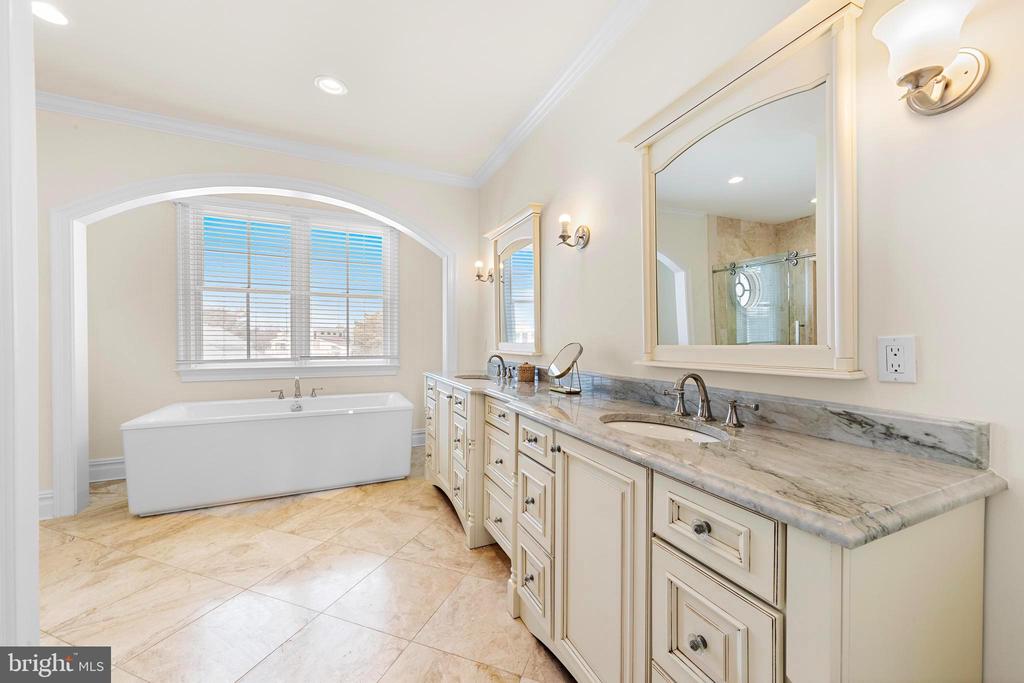 107 E JEANETTE AVENUE