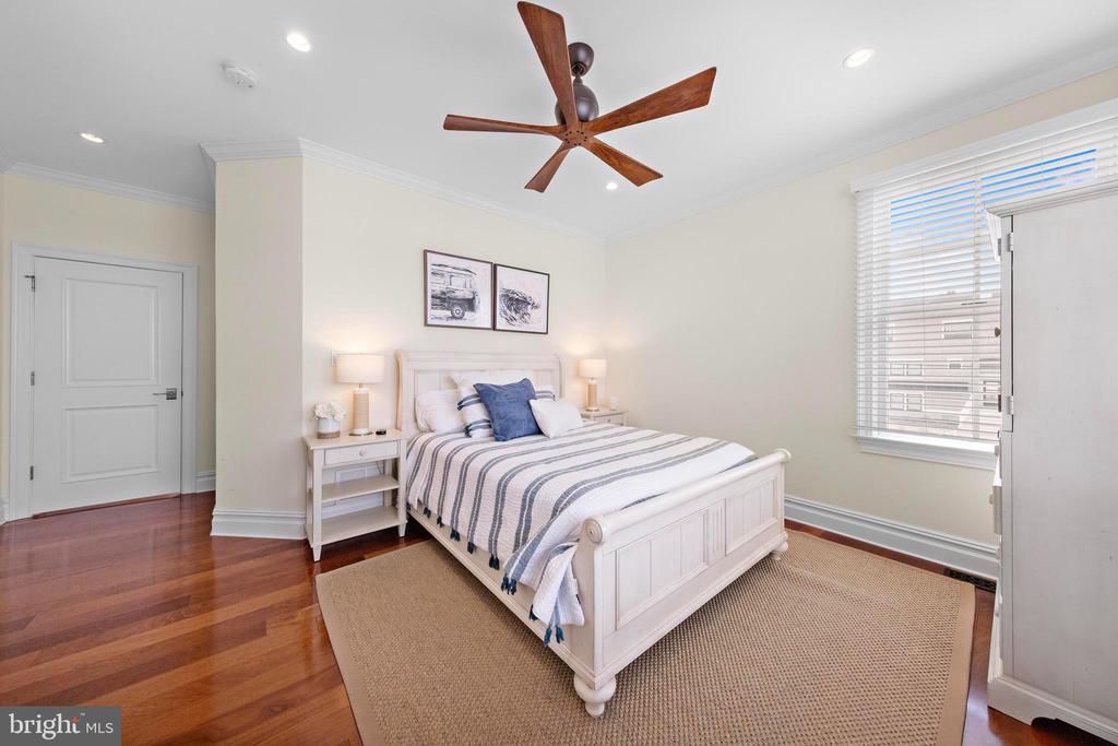 107 E JEANETTE AVENUE