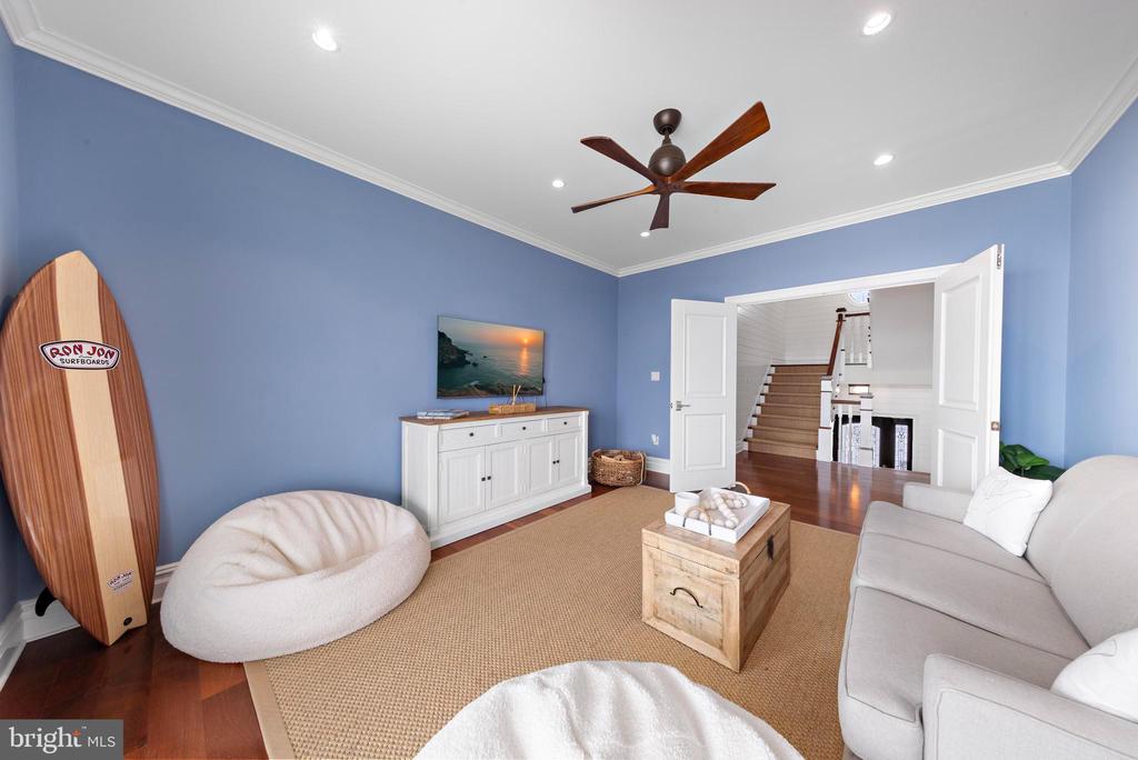 107 E JEANETTE AVENUE