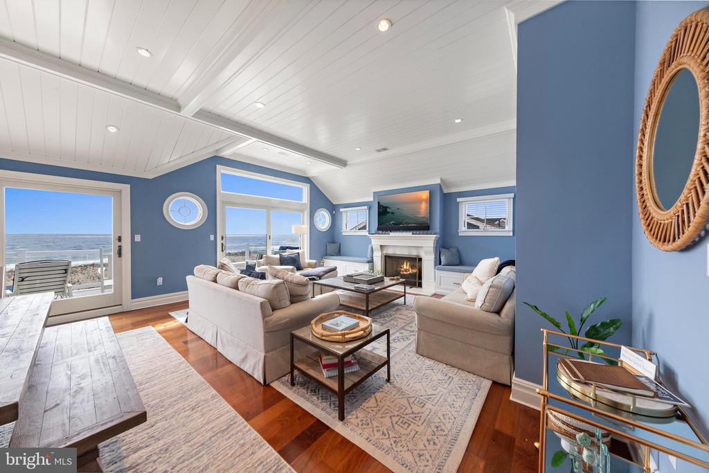 107 E JEANETTE AVENUE